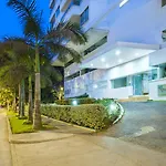 Travelers Orange Cartagena