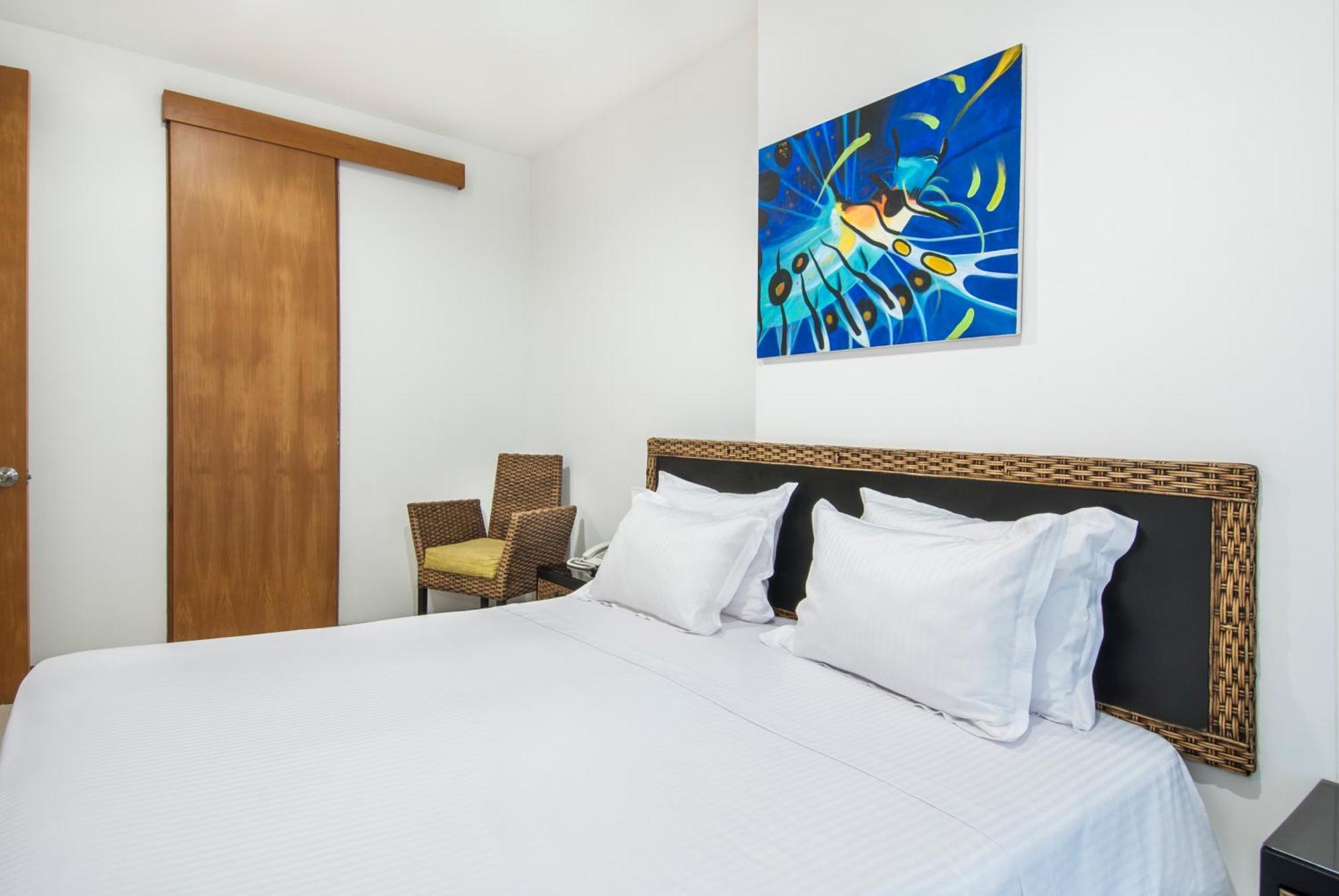 Travelers Orange Cartagena